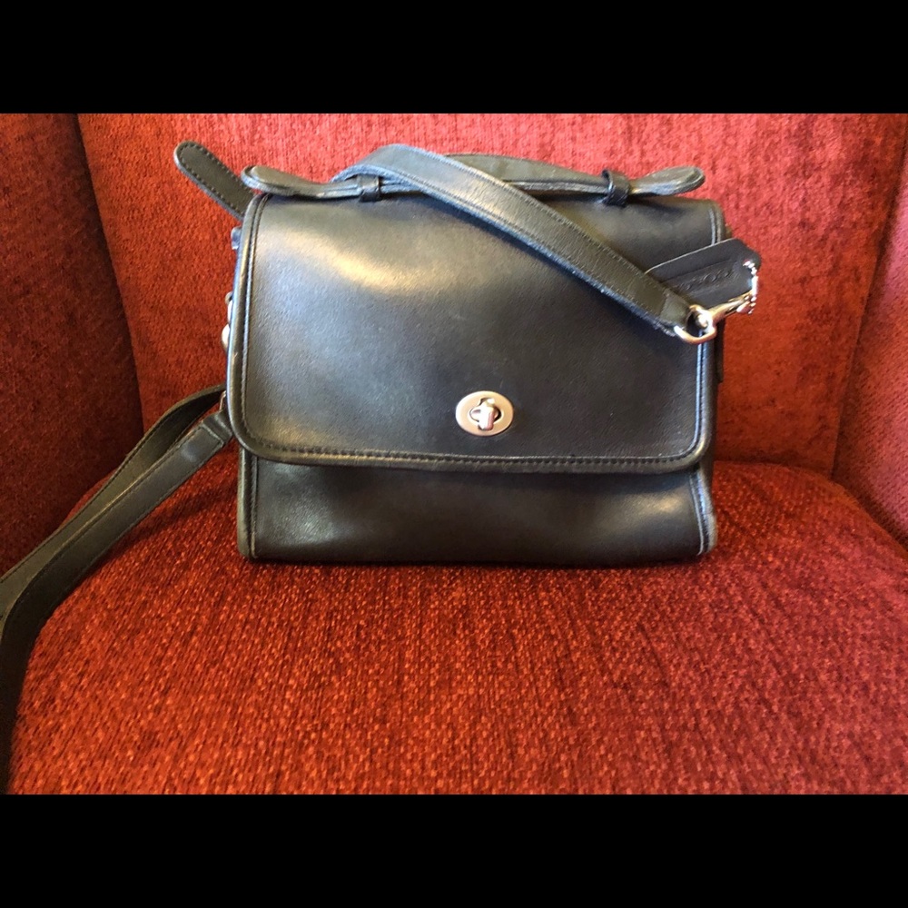 Coach Vintage Court 9870 black leather crossbody